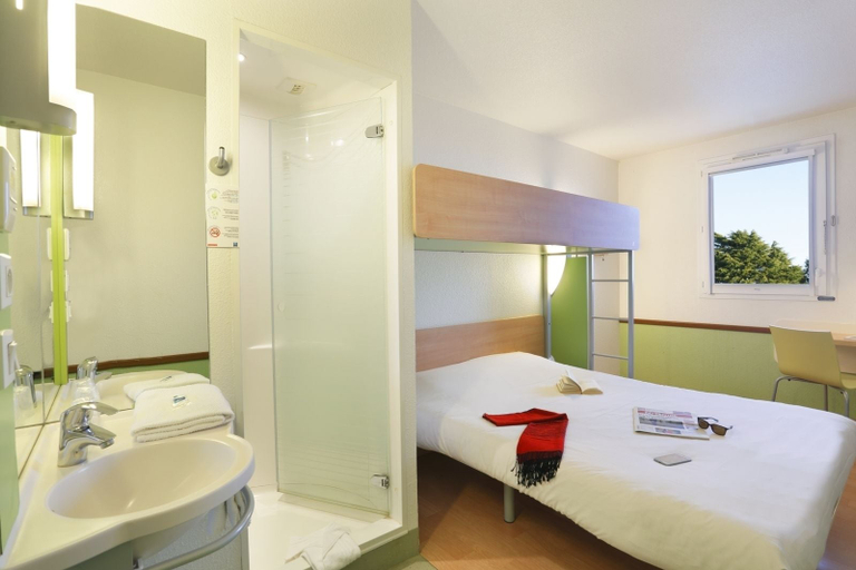 Bedroom 3, Ibis Budget Cosne-Sur-Loire, Nièvre