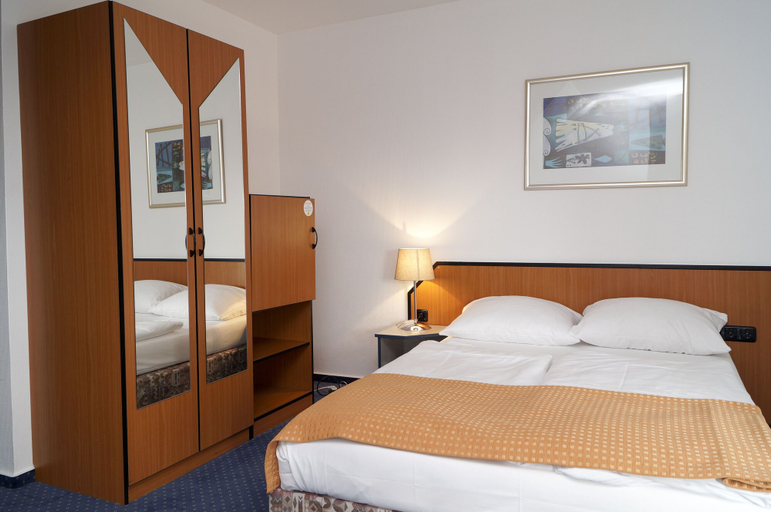 Bedroom 4, TRIP INN Kongresshotel Rodgau, Offenbach