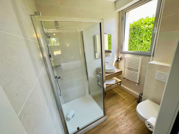 Bathroom 4, Hôtel de la Marine, Loire-Atlantique