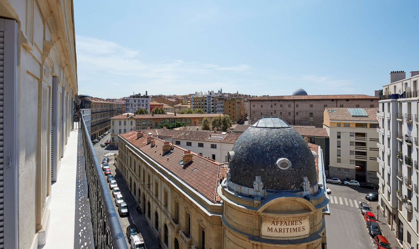 Exterior & Views 17