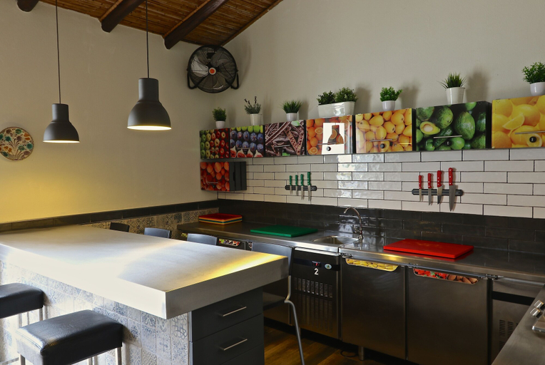 Others 5, Lost & Found - Guesthouse & Suites, Albufeira