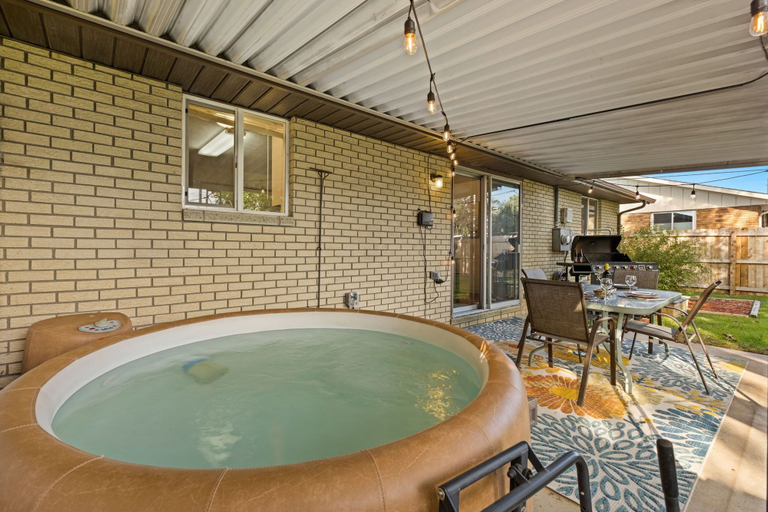 Sport & Beauty, Northstar Roost – Private Backyard W/ Hot Tub, Larimer