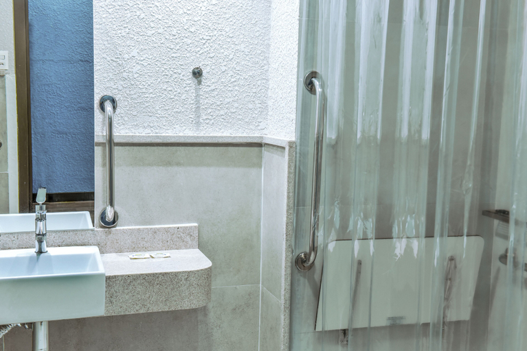 Bathroom 4, Days Inn By Wyndham Cascavel, Cascavel