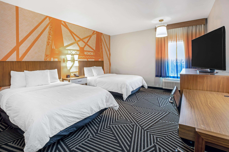 Bedroom 3, La Quinta Inn & Suites by Wyndham Waco Downtown - Baylor, McLennan