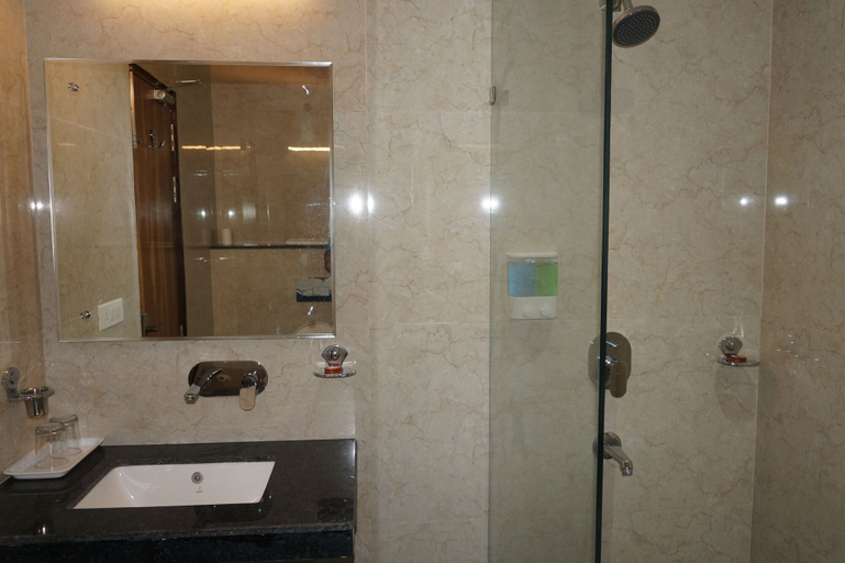 Bathroom 5, Neel Clarks Inn Express Agra, Agra