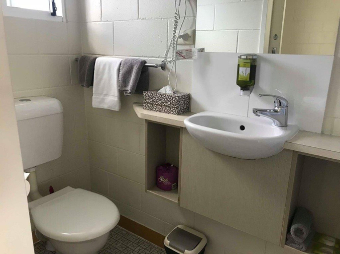 Bathroom 5, Top Spot Motel, Maroochy - Maroochydore