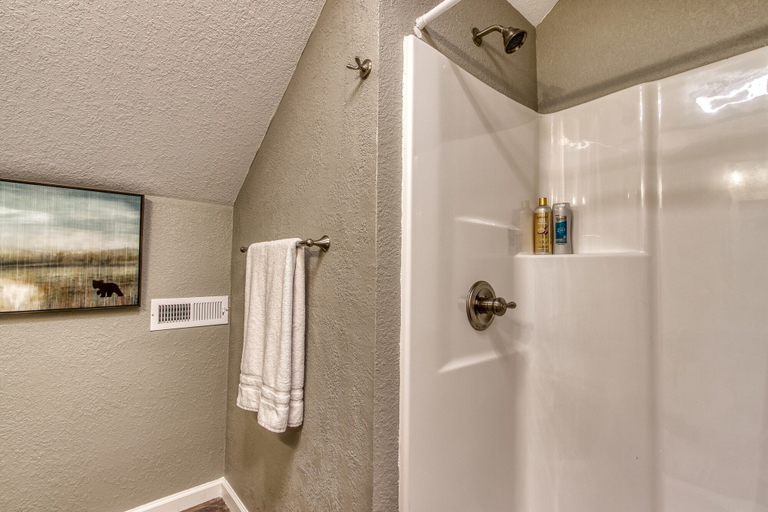 Bathroom 3, Rustic River Lodge by HoneyBearCabins, Sevier