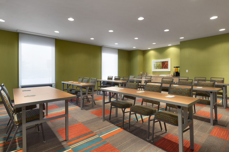 Food & Drinks 5, Home2 Suites by Hilton Champaign/Urbana, Champaign