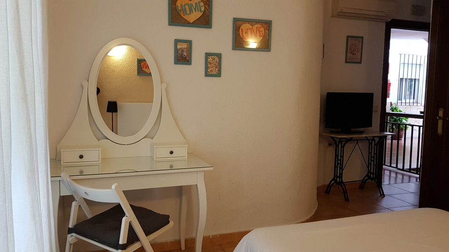 Bedroom 3, El Nogal Home - Hostel, Málaga
