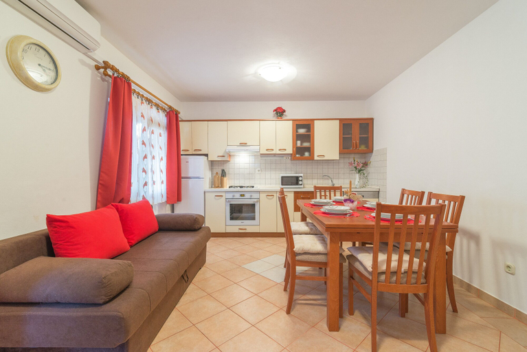 Others 4, Apartments Puskaric, Vir