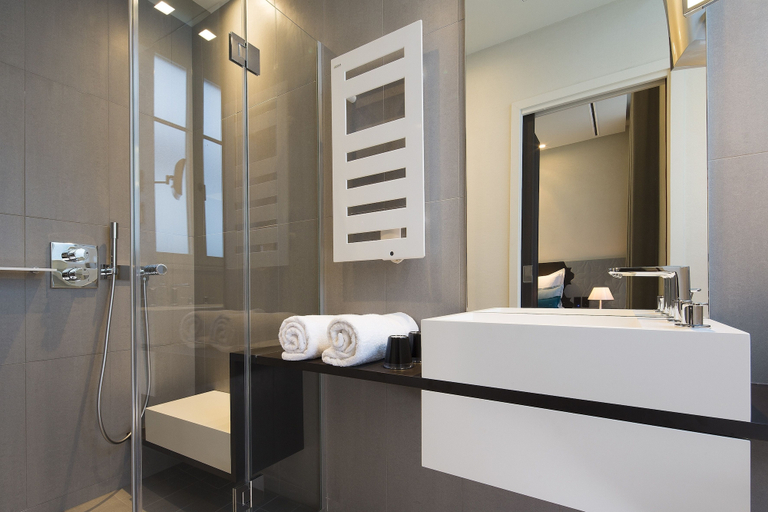 Bathroom 3, Hotel D Strasbourg, Bas-Rhin
