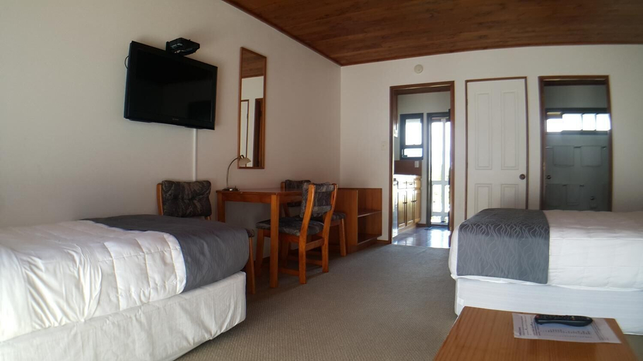 Bedroom 2, Austria Motel, Far North