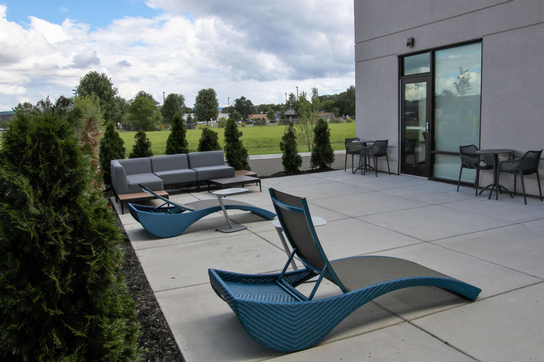 Exterior & Views 12