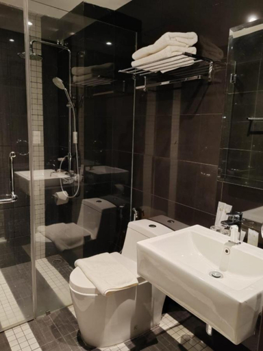 Bathroom 5, Hotel Damai Kuala Lumpur (formerly known as Hotel Aman Kuala Lumpur), Kuala Lumpur