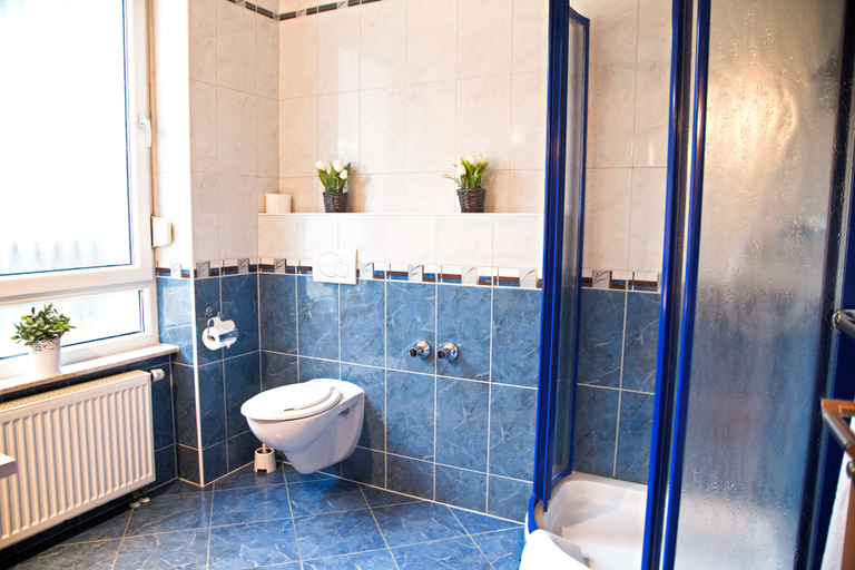 Bathroom 3, Pension Nathalie Leser, Baden-Baden