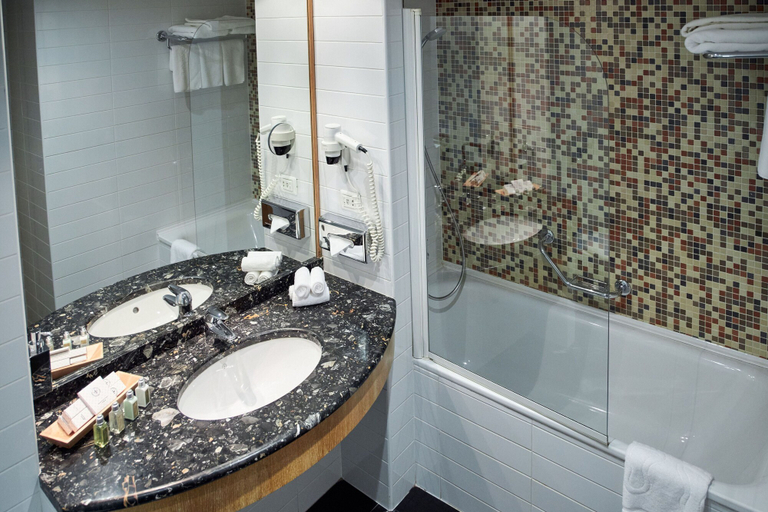 Bathroom, River Palace Hotel, Sankt-Peterburg gorsovet
