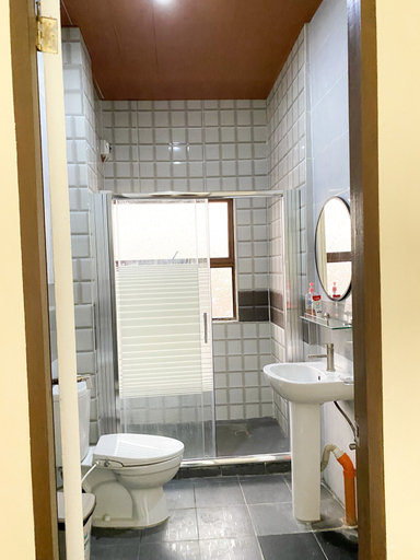 Bathroom 4, Laciaville Resort Hotel, Lapu-Lapu City