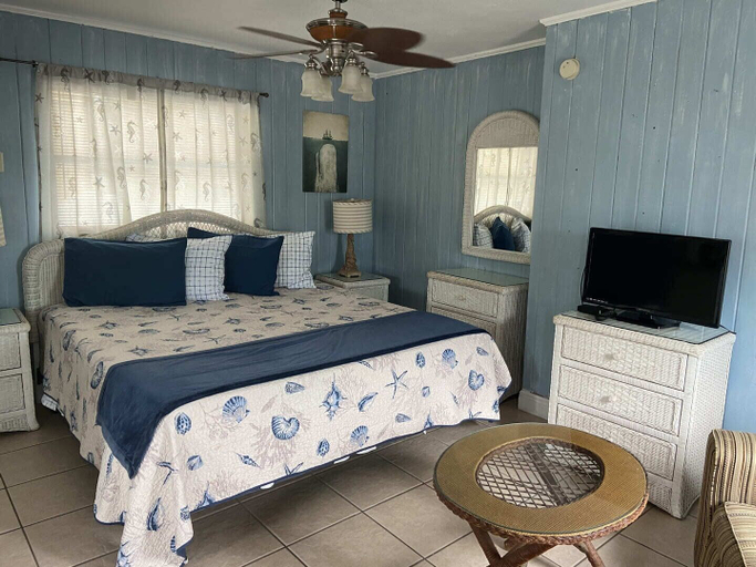 Bedroom 1, Holiday Court 03 - Marlin, Lee