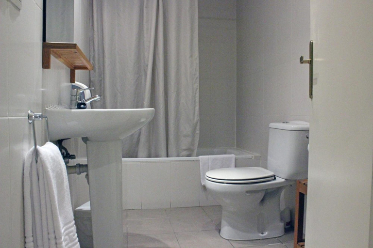 Bathroom 4, Hotel Puerta de España, Girona