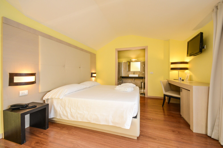 Bedroom 3, Regal Hotel, Brescia