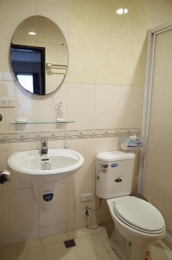 Bathroom 2, Dong Gang Li Yuan Homestay, Pingtung