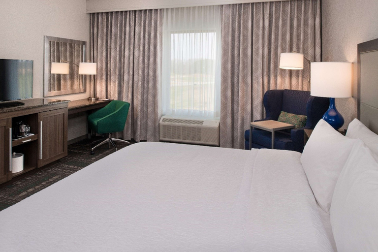 Bedroom 3, Hampton Inn Paragould, Greene