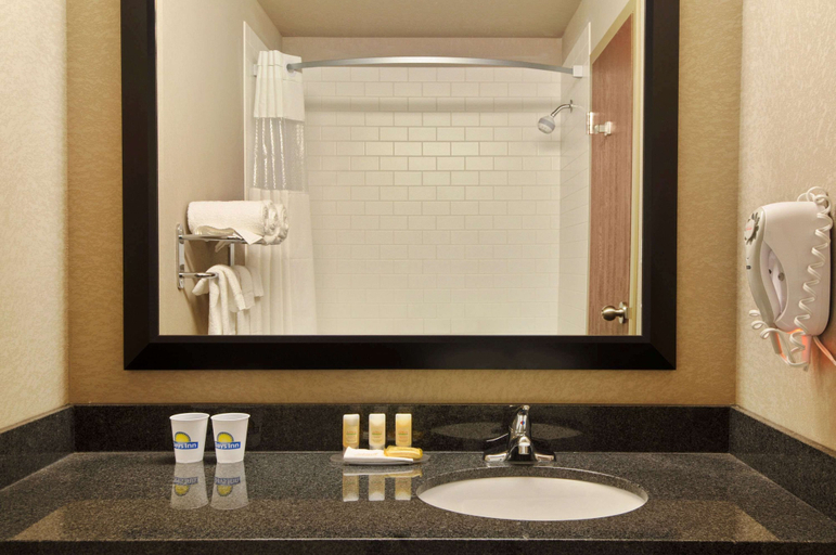 Bathroom 4, Days Inn by Wyndham Regina Airport West, Division No. 6