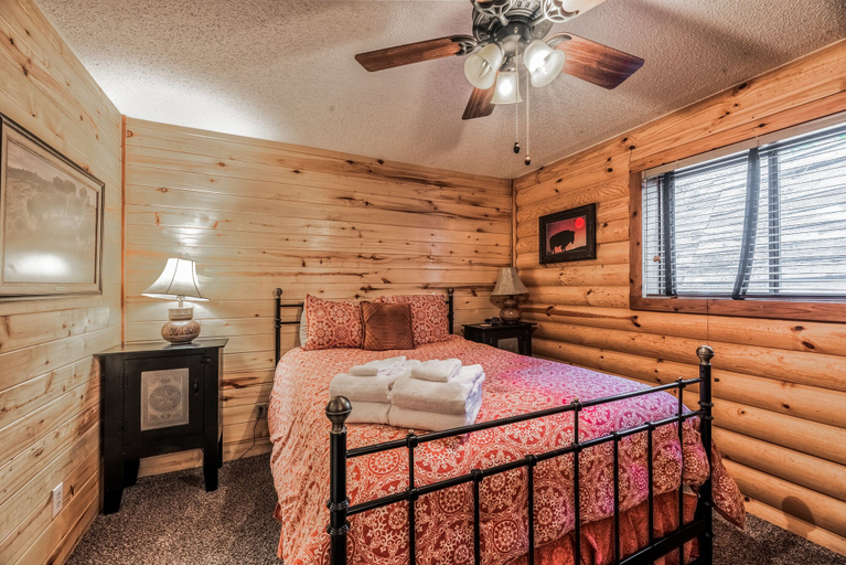 Bedroom 2, Buffalo Lodge, Lincoln