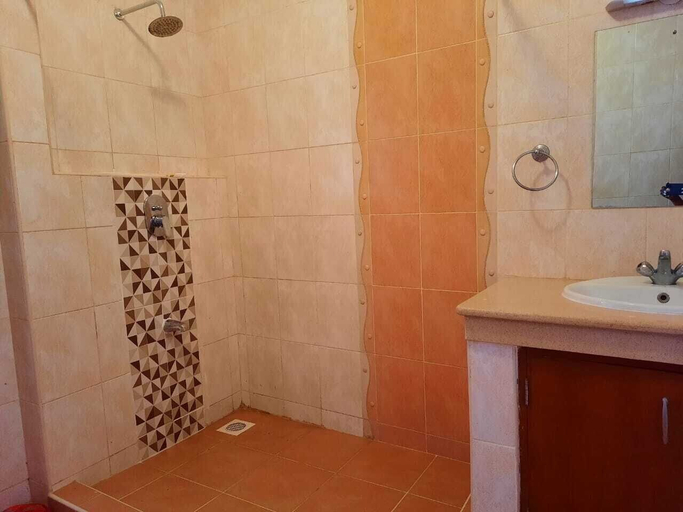Bathroom 4, Stay.Plus Queen's Royal Apartments Nyali, Nyali