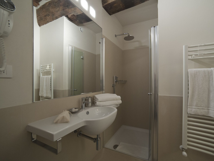 Bathroom 5, B&B Il Corso, Siena