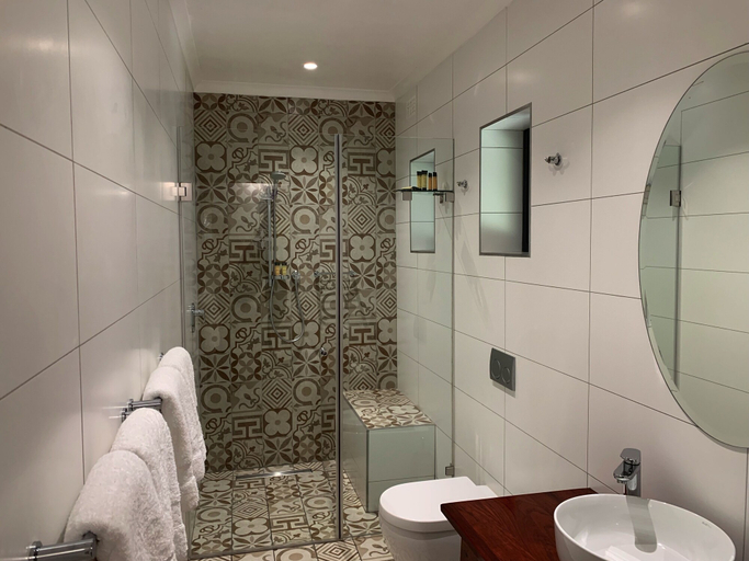 Bathroom 3, Pamarah Lodge, Hwange