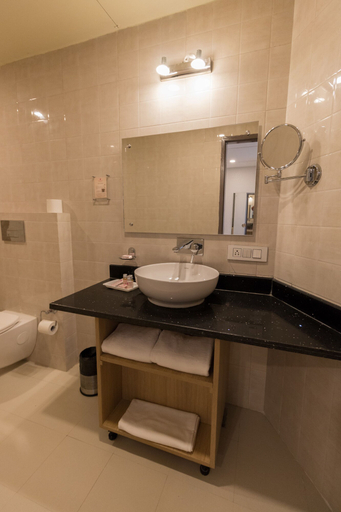 Bathroom 4, The Solitaire Express, Dehradun