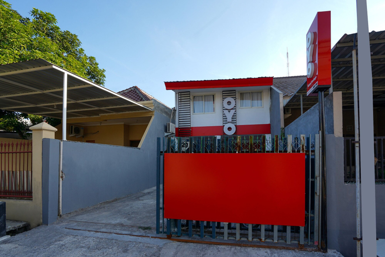 Exterior & Views 2, Super OYO Naomi Heritage, Surabaya