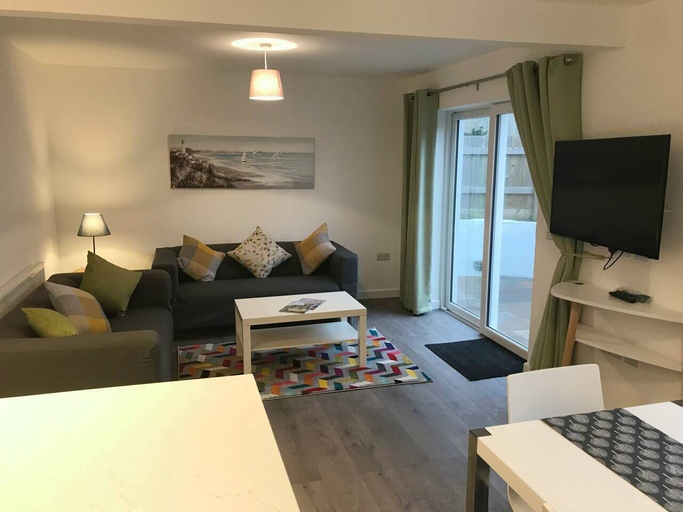 Bedroom 2, Beautiful Refurbished Home - Short Walk to the Beach, Cornwall
