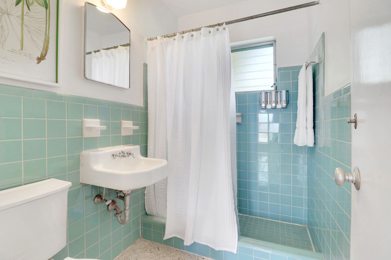 Bathroom 5, The Gondolier Inn, Collier