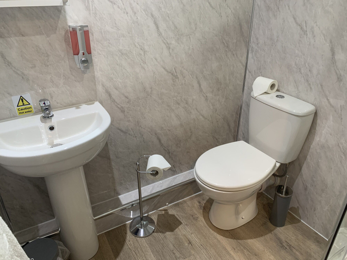 Bathroom 3, Rooms at the Inn, Nottinghamshire