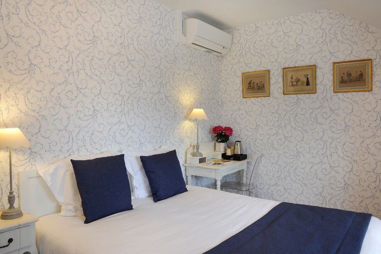 Bedroom 5, Villa Marjane, Loiret