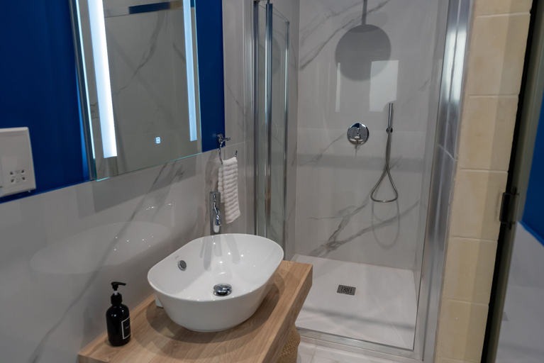 Bathroom 4, The Carob Tree B&B