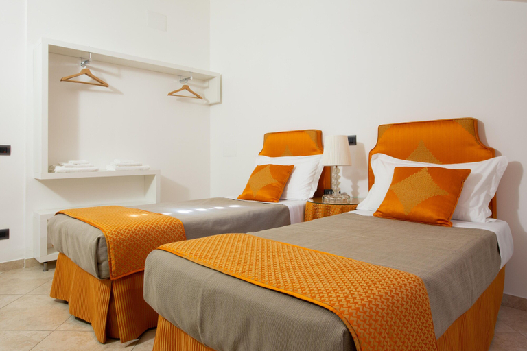 Bedroom 4, L'Insolita Reggia, Caserta