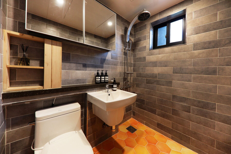 Bathroom 4, Daylight Lagomar Pension, Gijang