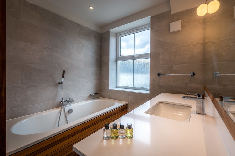 Bathroom 5, Sligachan Hotel, Highland