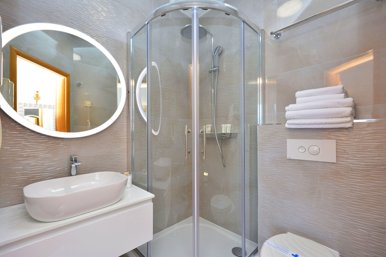 Bathroom 3, Hotel Adriana, Split