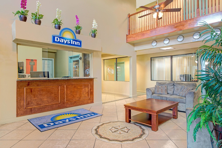 Public Area 2, Days Inn by Wyndham Downtown St. Louis, Saint Louis