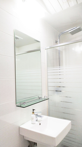 Bathroom 5, Golden Park Hotel, Jeju