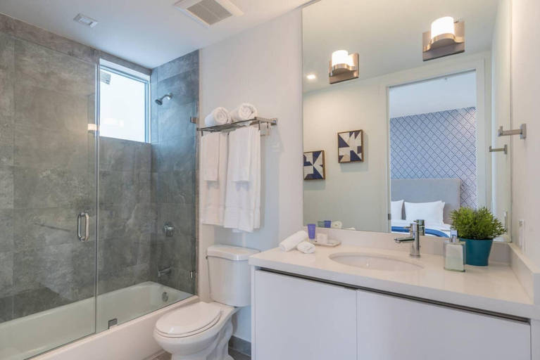 Bathroom 4, Modern Apartment in South Beach, Miami-Dade