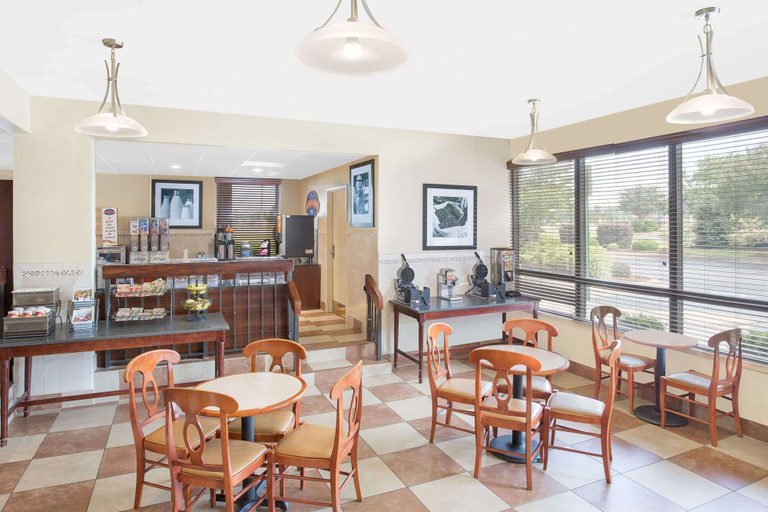 Food & Drinks 5, Baymont by Wyndham Greenville, Pitt