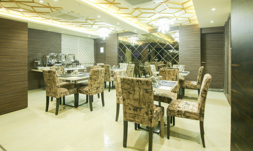 Food & Drinks 5, Treebo Hoops - Airport, VIP Road, North 24 Parganas