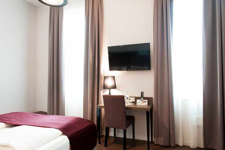 Bedroom 3, Arena an der Friedberger Warte, Frankfurt am Main