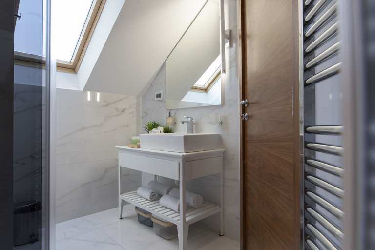 Bathroom 4, Public House Hotel, Belgrade