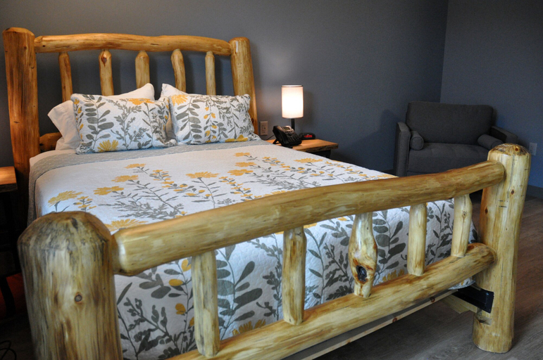 Bedroom 2, The Lodge at Hocking College, Athens